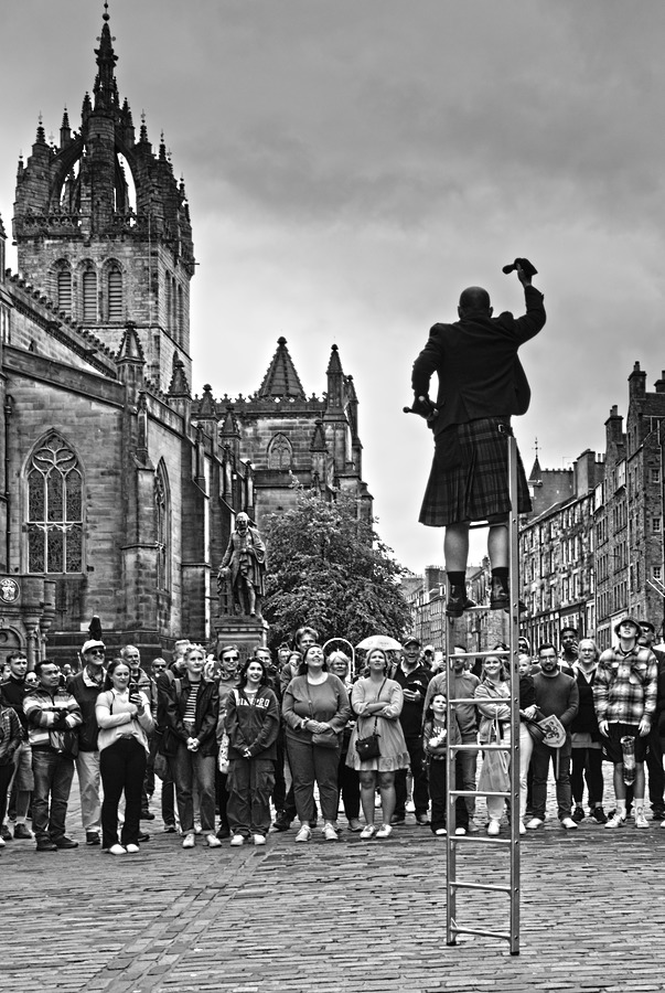 Exhibition Pierre 30 Street Troubadour Pierre Poulain Fotógrafo Trovador callejero