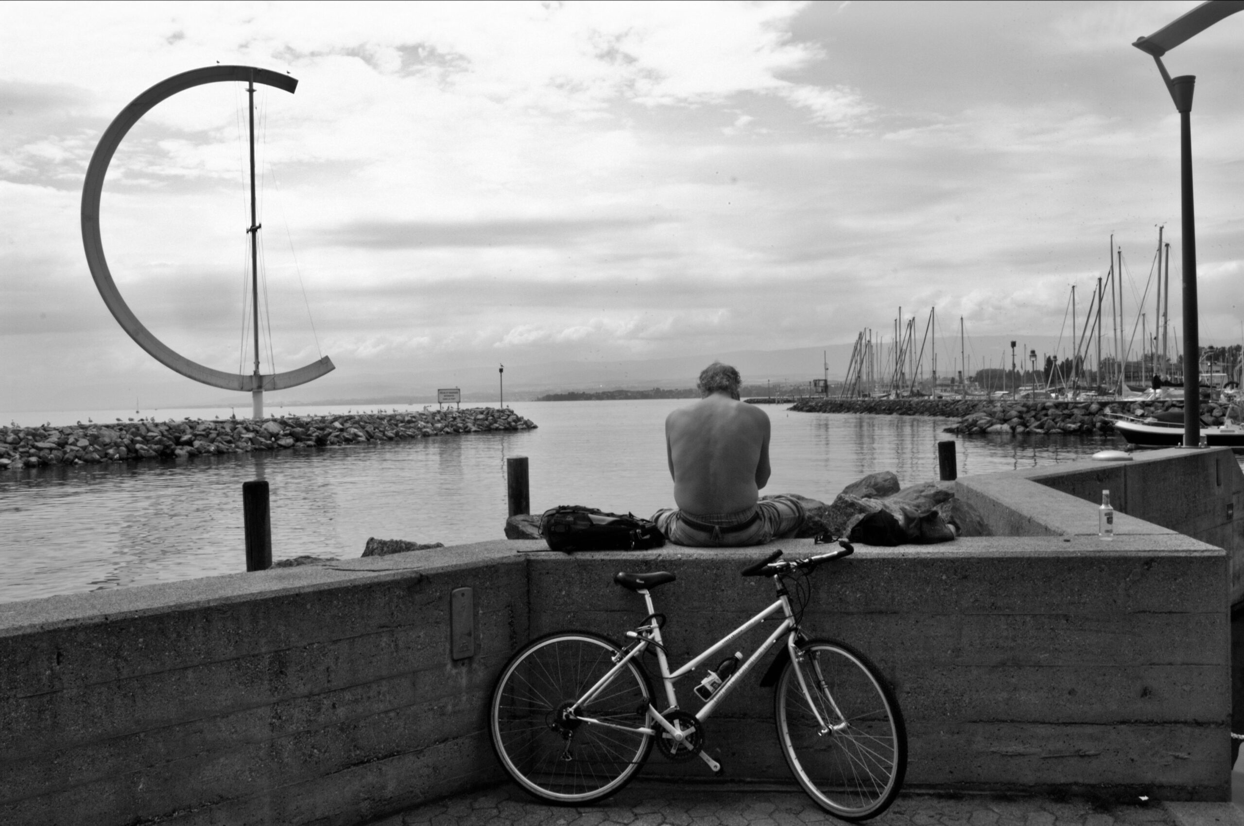Meditation at the lake Pierre Poulain Street photography מדיטציה באגם